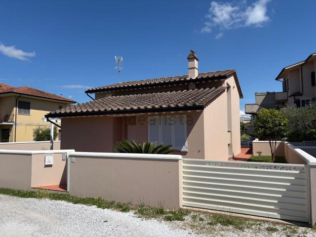Case e ville in vendita di 170 m² in Via Cesare Pascarella