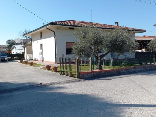 Case e ville in vendita di 170 m² in Via Ciarpi, 39