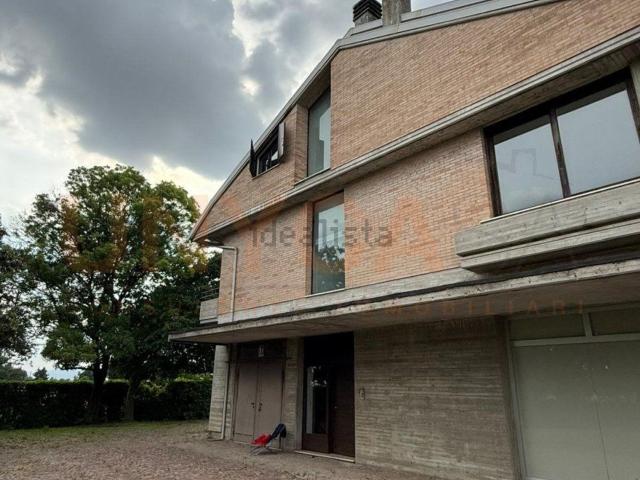 Case e ville in vendita di 170 m² in Via Cucca