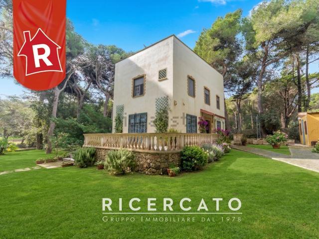 Case e ville in vendita di 170 m² in Via Amerigo Vespucci