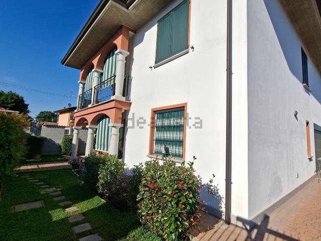 Case e ville in vendita di 170 m² in Via Ada Negri, 3