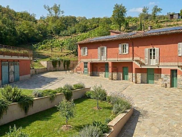 Case e ville in vendita di 170 m² in Via Borro della Madonna