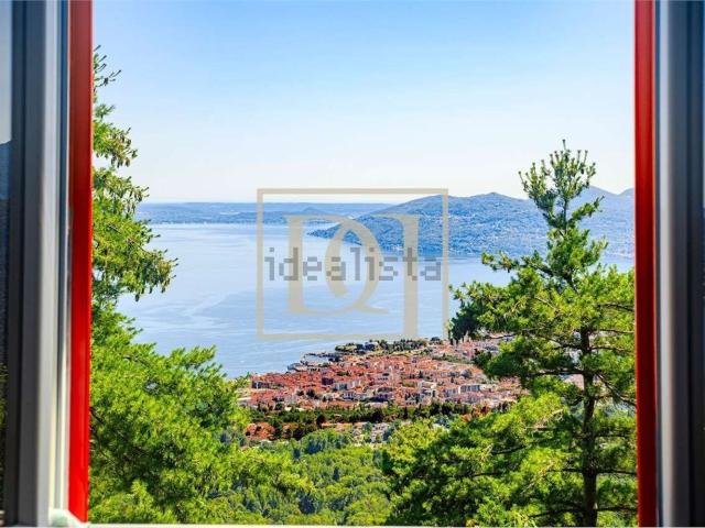 Case e ville in vendita di 170 m² in Via Battaglione Alpini, 27
