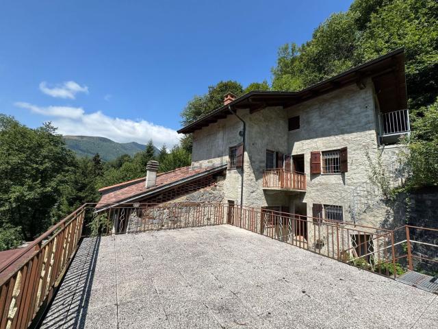 Case e ville in vendita di 170 m² in Via Bernardino Ferrari, 16