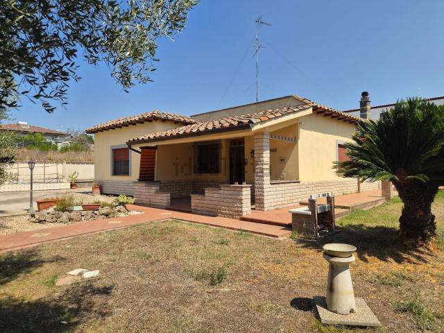 Case e ville in vendita di 170 m² in Via Brembo