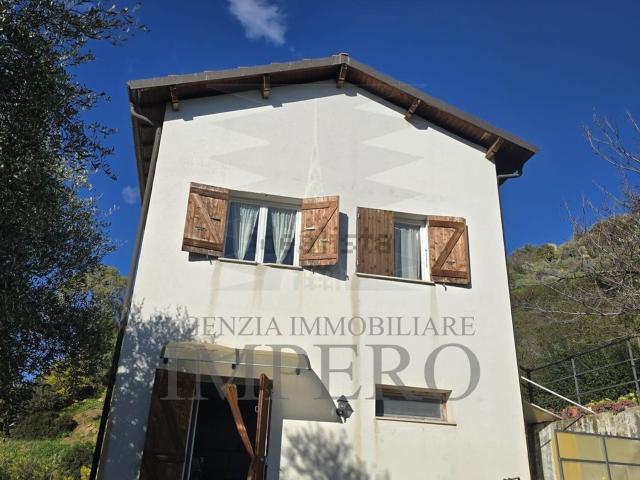 Case e ville in vendita di 170 m² in Via G. Ughetto