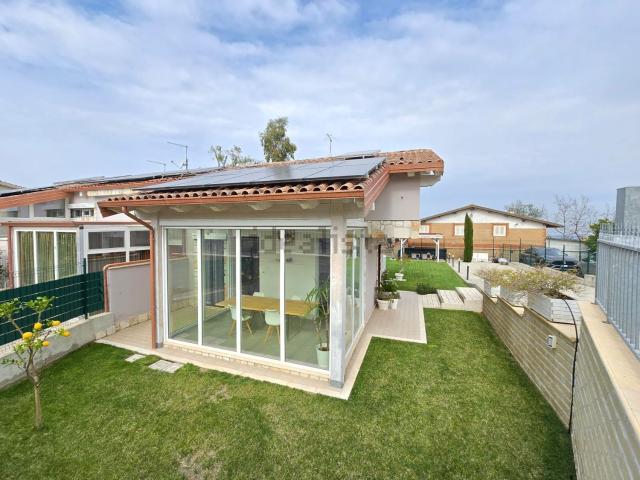 Case e ville in vendita di 170 m² in Via G. Casinovi, 10