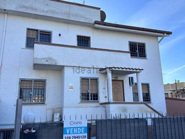 Case e ville in vendita di 170 m² in Via dei Narcisi, 21