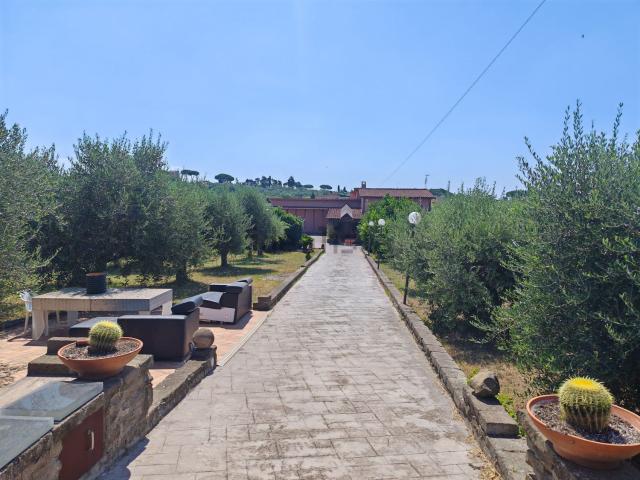 Case e ville in vendita di 170 m² in Via dei Noccioli
