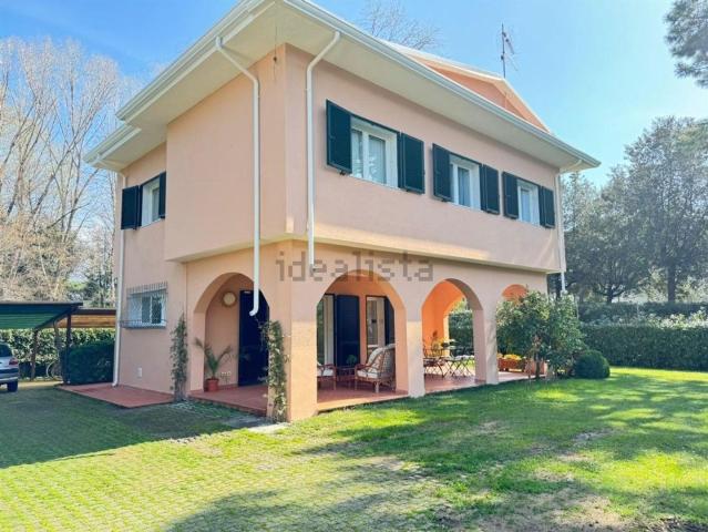 Case e ville in vendita di 170 m² in Via dei Fichi, 37