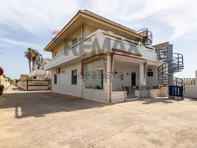 Case e ville in vendita di 170 m² in Via dei Fiordalisi, 50