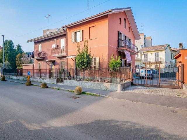 Case e ville in vendita di 170 m² in Via dei Giganti, 25