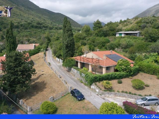Case e ville in vendita di 170 m² in Via Del Noce
