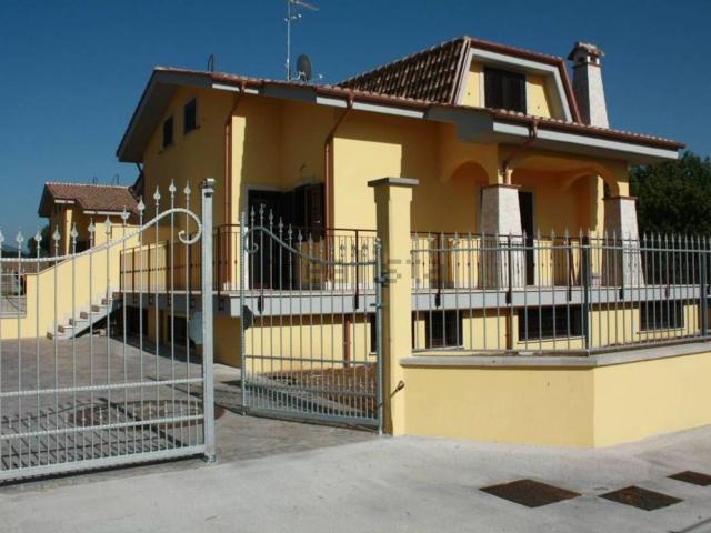 Case e ville in vendita di 170 m² in Via dell&apos Ospedaletto
