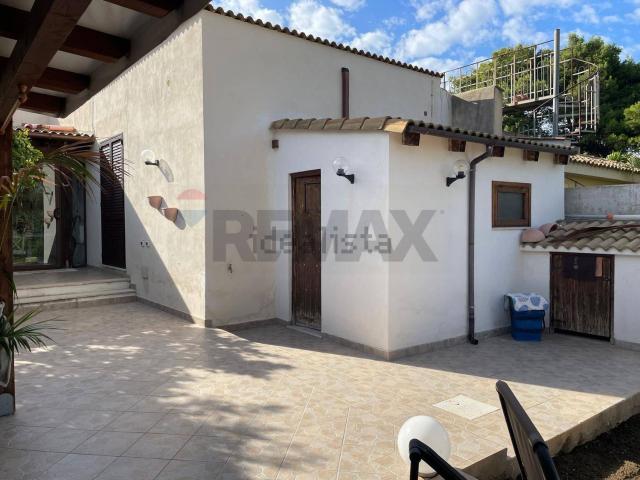 Case e ville in vendita di 170 m² in Via delle Mandorle, 29
