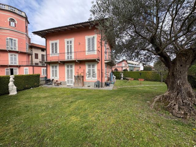Case e ville in vendita di 170 m² in Via Firenze, 28