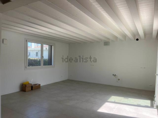 Case e ville in vendita di 170 m² in Via Orlanda