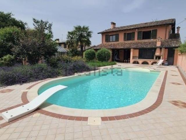 Case e ville in vendita di 170 m² in Via Lodi