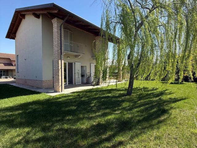 Case e ville in vendita di 170 m² in Via Luigi Cassano, 24