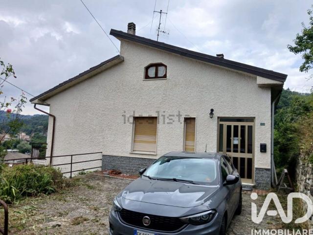 Case e ville in vendita di 170 m² in Via Montaldo, 64