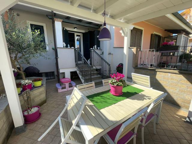 Case e ville in vendita di 170 m² in Via Mainardo