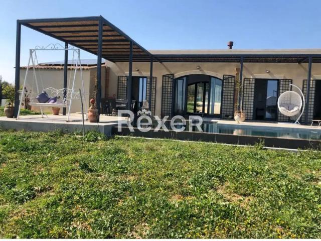 Case e ville in vendita di 170 m² in Via Meti