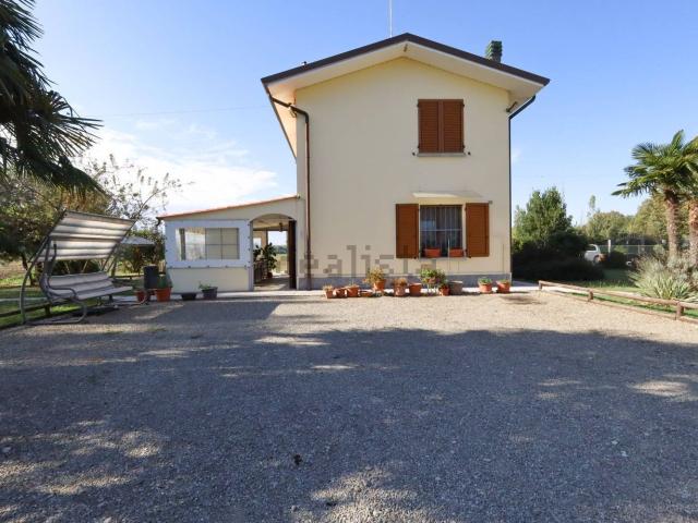 Case e ville in vendita di 170 m² in Via Nonantolana