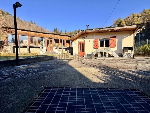Case e ville in vendita di 170 m² in Via Sotto Nè, 25