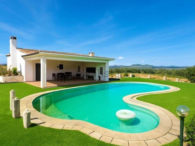 Case e ville in vendita di 170 m² in Via Sos Salinas