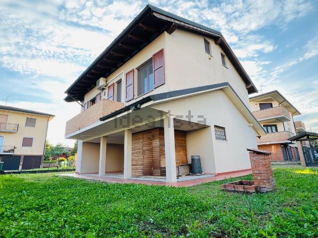 Case e ville in vendita di 170 m² in Via Sandro Pertini, 17