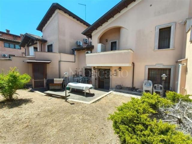 Case e ville in vendita di 170 m² in Via Stanislao Falchi