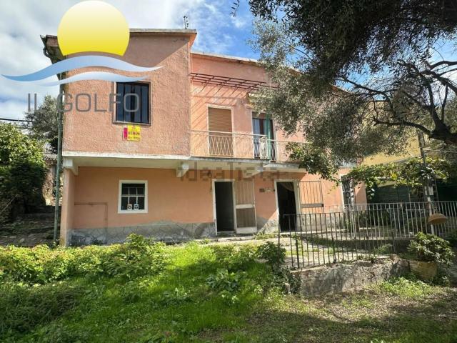 Case e ville in vendita di 170 m² in Via Steria, 48