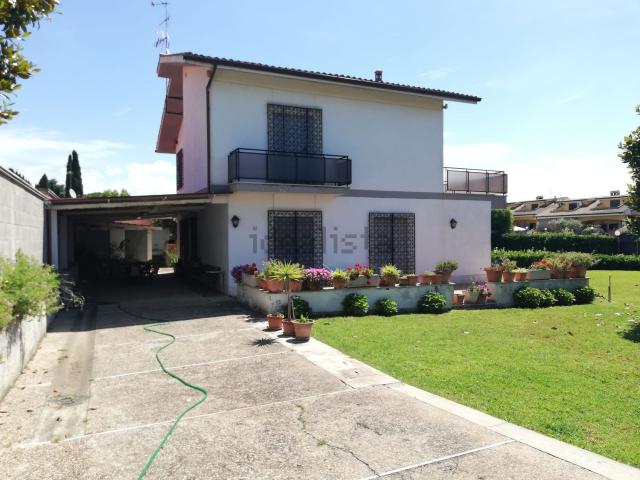 Case e ville in vendita di 170 m² in Via Po