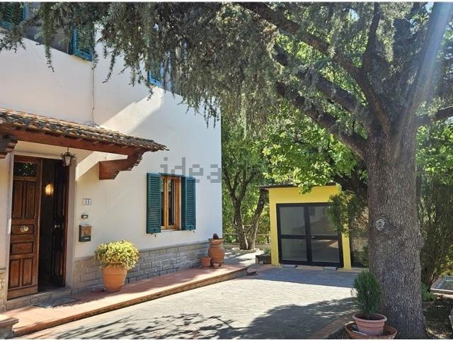 Case e ville in vendita di 170 m² in Via Poggio Piedi