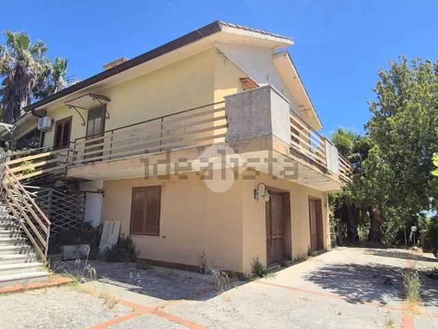 Case e ville in vendita di 170 m² in Via Pezzingoli, 183