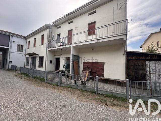 Case e ville in vendita di 170 m² in Via per Modena