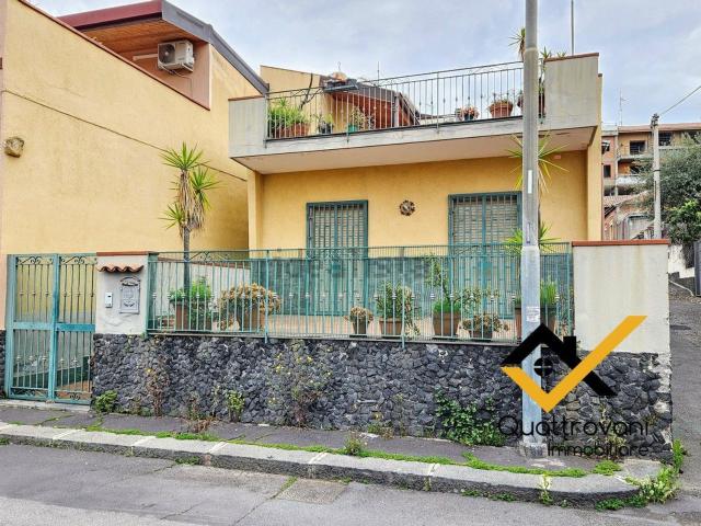 Case e ville in vendita di 170 m² in Via Peschiera