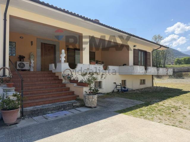 Case e ville in vendita di 170 m² in Via Torre, 31