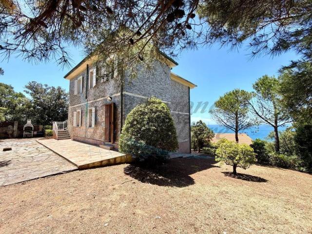 Case e ville in vendita di 170 m² in Via Tevere