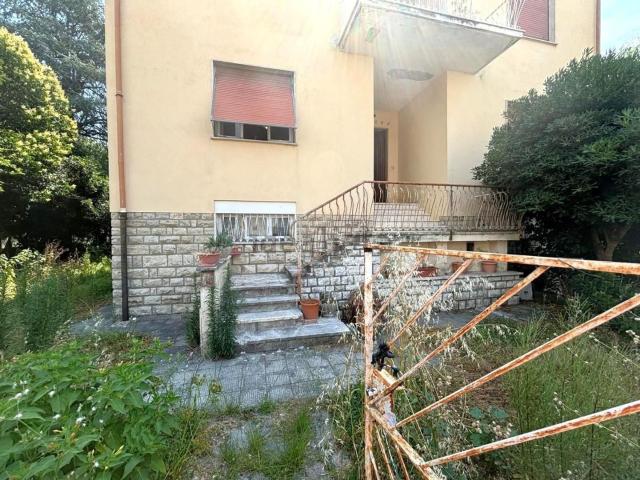 Case e ville in vendita di 170 m² in Via Trenta, 55100