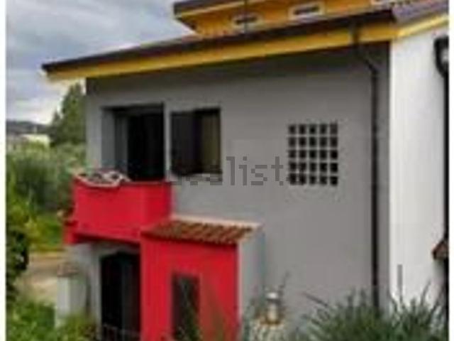 Case e ville in vendita di 170 m² in Via Vritta