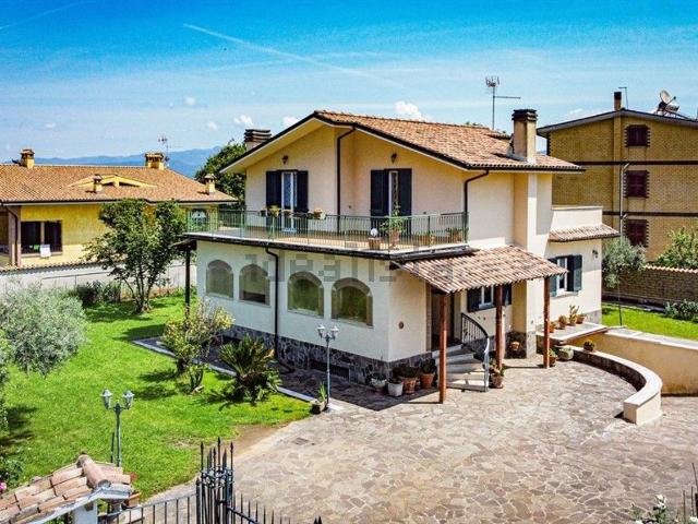 Case e ville in vendita di 170 m² in Via XXII strada