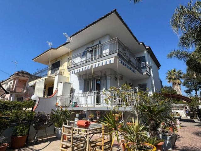 Case e ville in vendita di 170 m² in Viale Giorgio Vasari