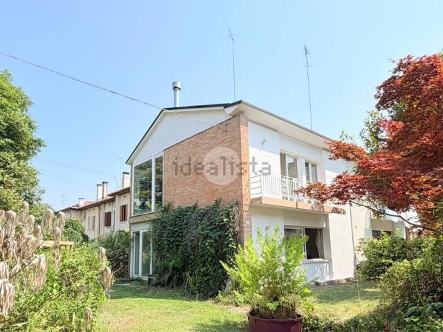 Case e ville in vendita di 170 m² in Vicolo Fagarè, 17
