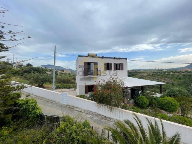 Case e ville in vendita di 170 m² in Contrada Bosco d&apos Alcamo