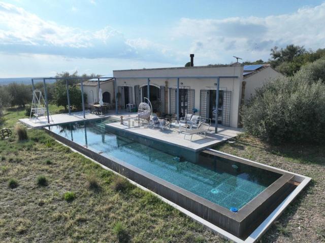 Case e ville in vendita di 170 m² in Strada Senza Nome, 15
