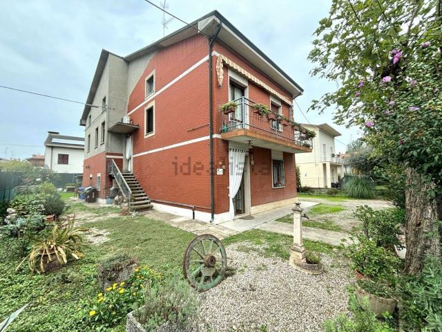 Case e ville in vendita di 172 m² in Traversa San Lorenzo, 18