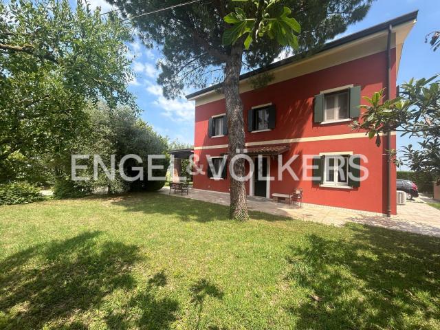 Case e ville in vendita di 172 m² in Via C.Colombo, 80