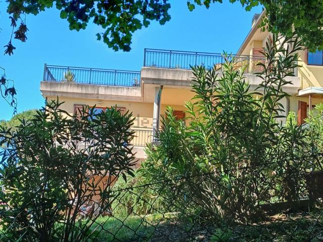Case e ville in vendita di 172 m² in Via Pideura, 20