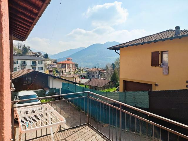 Case e ville in vendita di 172 m² in Via Romeo Lanfranconi, 53